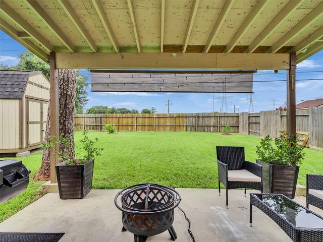 10811 Meadow Walk Lane, Houston, TX 77067