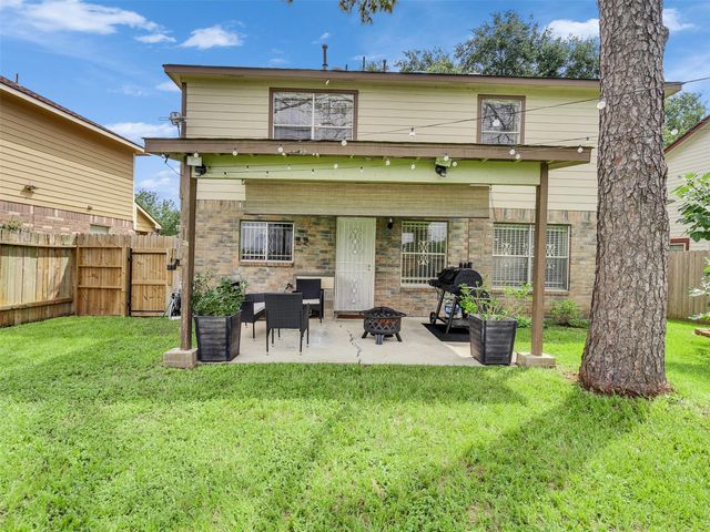 10811 Meadow Walk Lane, Houston, TX 77067
