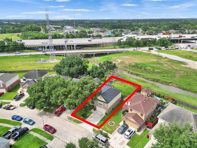 10811 Meadow Walk Lane, Houston, TX 77067
