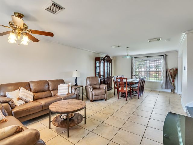 10811 Meadow Walk Lane, Houston, TX 77067
