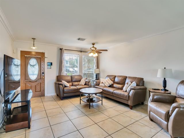 10811 Meadow Walk Lane, Houston, TX 77067