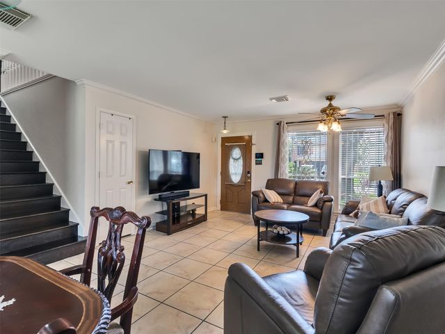 10811 Meadow Walk Lane, Houston, TX 77067