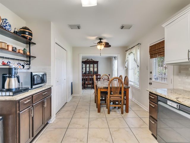10811 Meadow Walk Lane, Houston, TX 77067