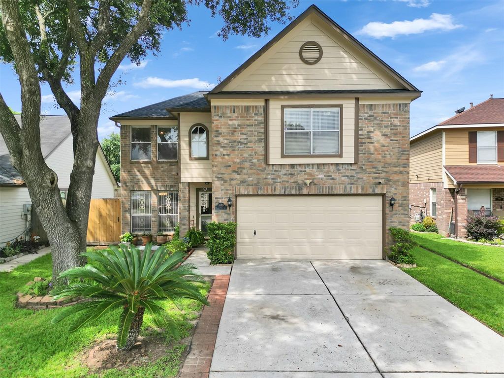 10811 Meadow Walk Lane, Houston, TX 77067