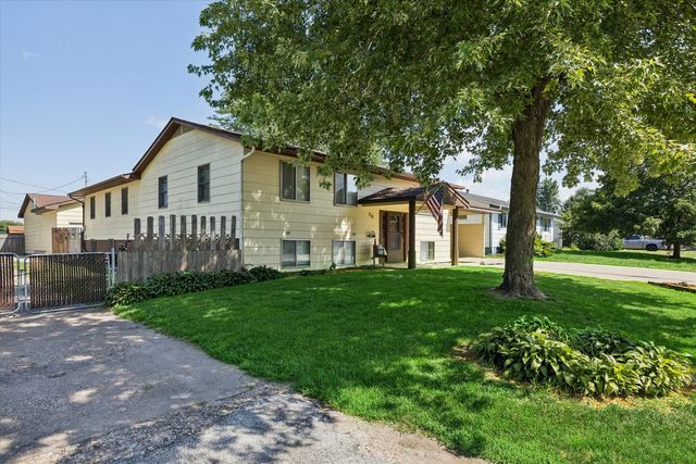 710 3rd Street, Colona, IL 61241