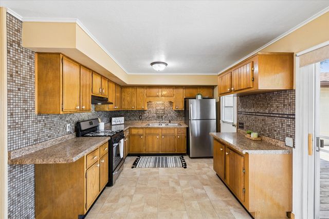 710 3rd Street, Colona, IL 61241
