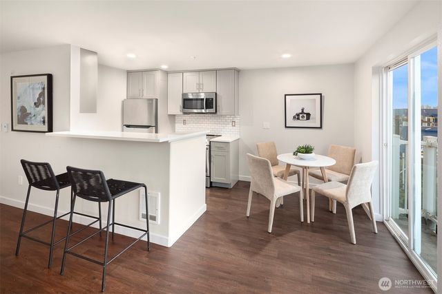 3318 30th Avenue SW #A502, Seattle, WA 98126