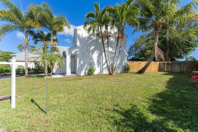 31 Swallow Drive, Boynton Beach, FL 33436