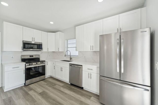 31 Swallow Drive, Boynton Beach, FL 33436