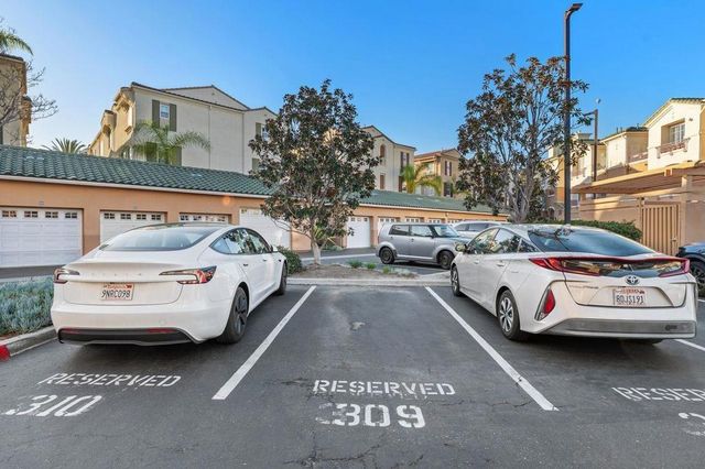 12366 Carmel Country Rd 207, San Diego, CA 92130