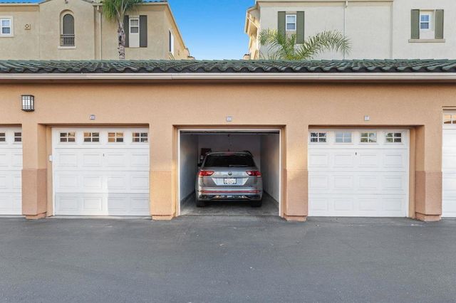 12366 Carmel Country Rd 207, San Diego, CA 92130