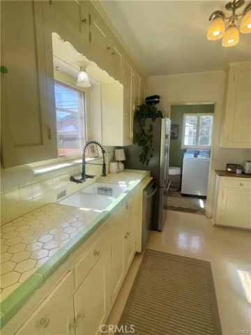 4586 Sunnyside Drive, Riverside, CA 92506
