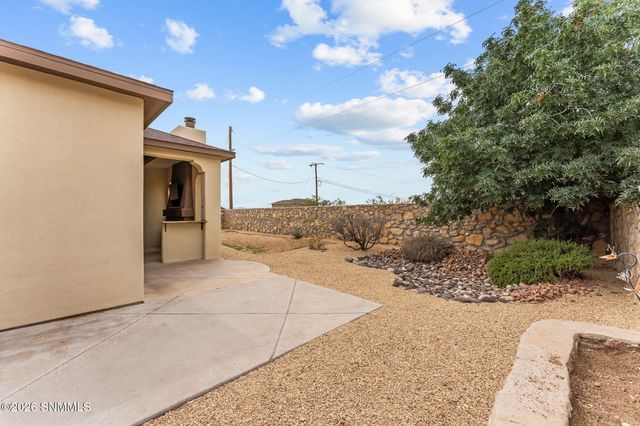 3005 Agua Ladoso Avenue, Las Cruces, NM 88012