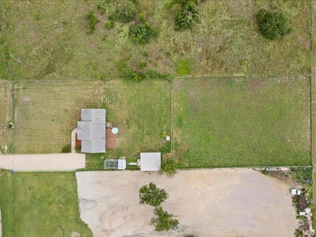 150 Evangeline LN, Hutto, TX 78634