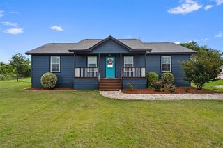 150 Evangeline LN, Hutto, TX 78634