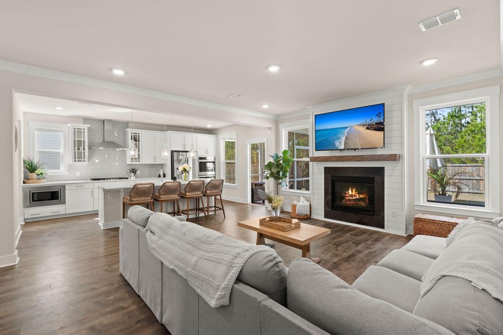 Image 13 of property listing at 130 Wappoo Trace Lane, Summerville, SC 29486