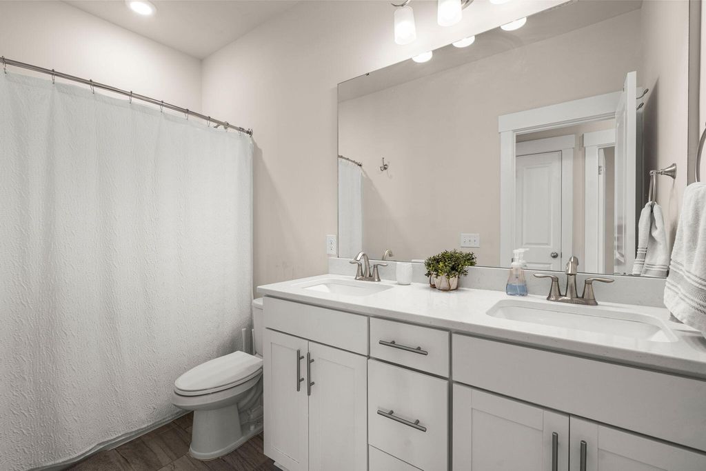 Image 35 of property listing at 130 Wappoo Trace Lane, Summerville, SC 29486