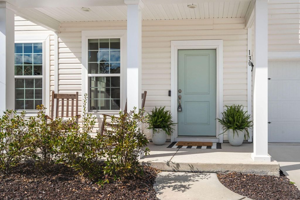 Image 6 of property listing at 130 Wappoo Trace Lane, Summerville, SC 29486
