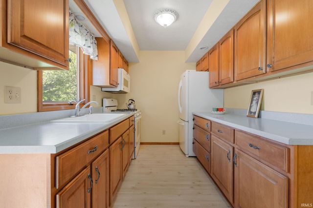 57302 Peggy Drive, South Bend, IN 46619