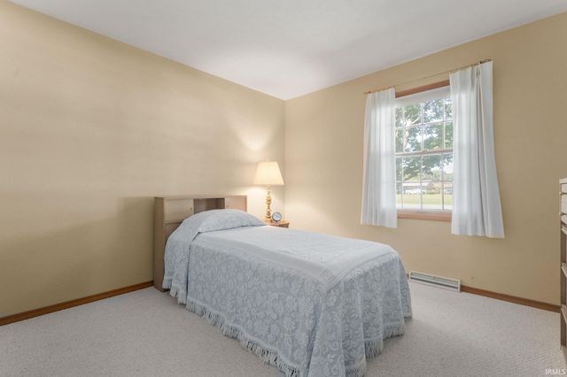 57302 Peggy Drive, South Bend, IN 46619