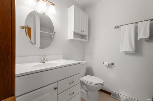 57302 Peggy Drive, South Bend, IN 46619