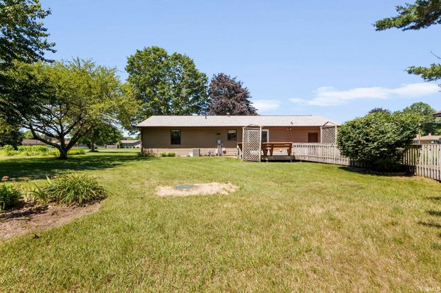 57302 Peggy Drive, South Bend, IN 46619