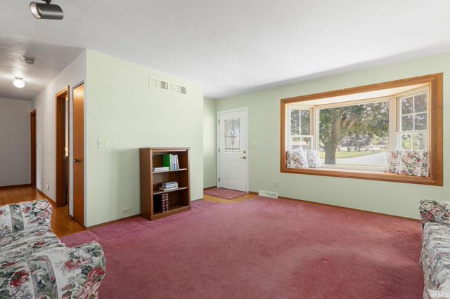 57302 Peggy Drive, South Bend, IN 46619