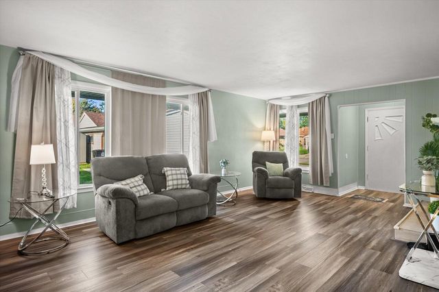 5817 S Quality AVENUE, Cudahy, WI 53110