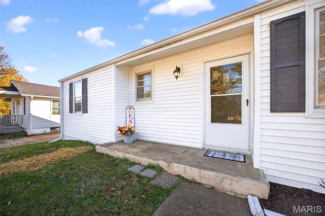 10592 Clarendon Avenue, St Louis, MO 63114