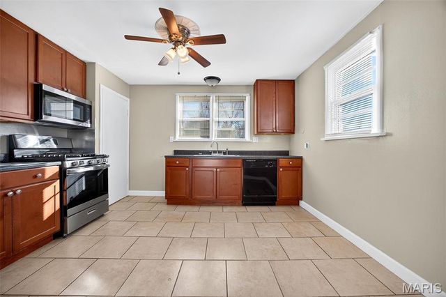 10592 Clarendon Avenue, St Louis, MO 63114