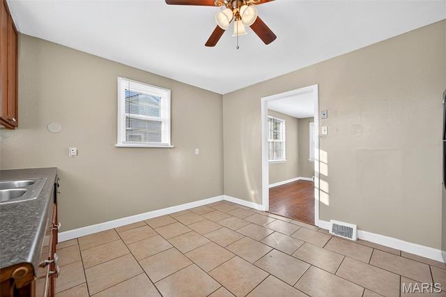 10592 Clarendon Avenue, St Louis, MO 63114