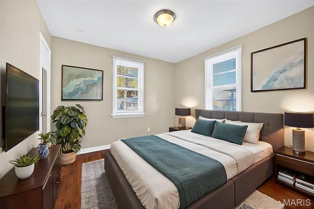 10592 Clarendon Avenue, St Louis, MO 63114