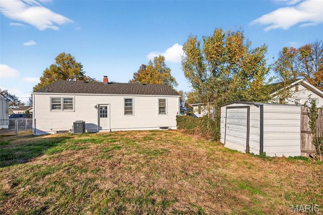 10592 Clarendon Avenue, St Louis, MO 63114