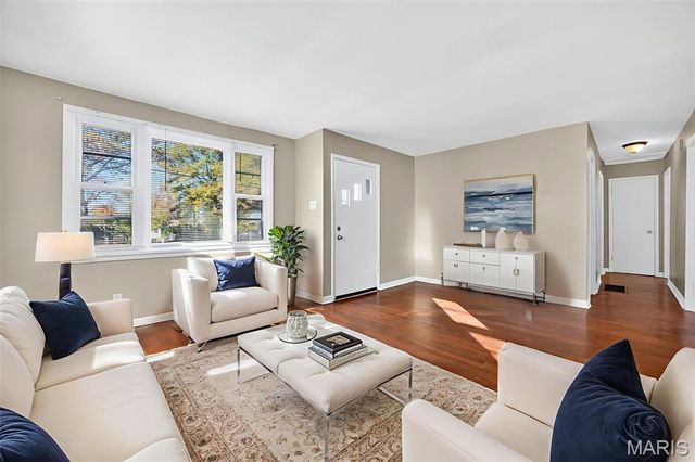 10592 Clarendon Avenue, St Louis, MO 63114