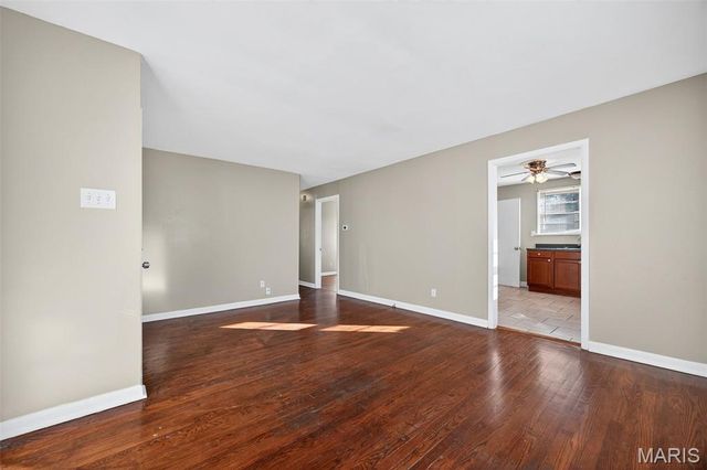 10592 Clarendon Avenue, St Louis, MO 63114