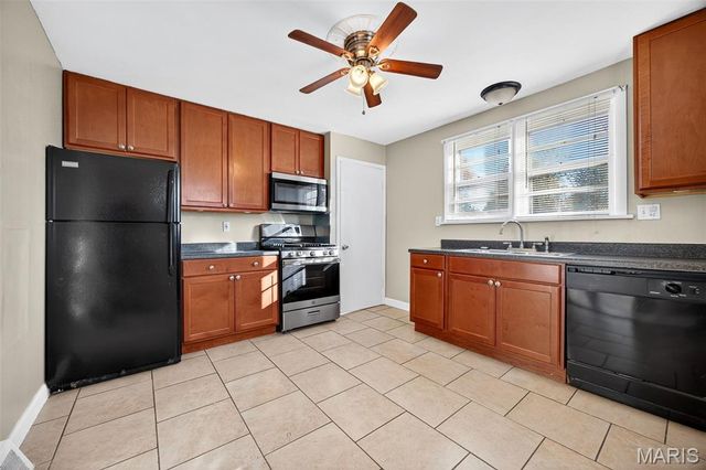 10592 Clarendon Avenue, St Louis, MO 63114