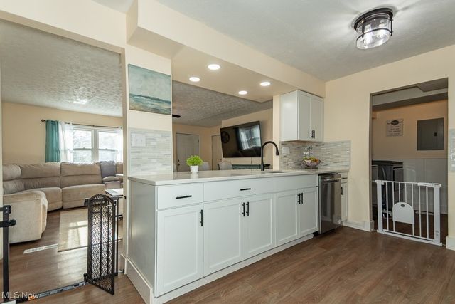 7634 Pinehurst Drive, Mentor On The Lake, OH 44060