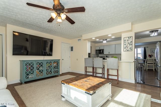 7634 Pinehurst Drive, Mentor On The Lake, OH 44060