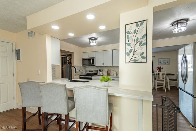 7634 Pinehurst Drive, Mentor On The Lake, OH 44060