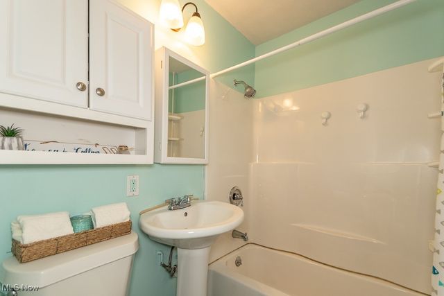 7634 Pinehurst Drive, Mentor On The Lake, OH 44060