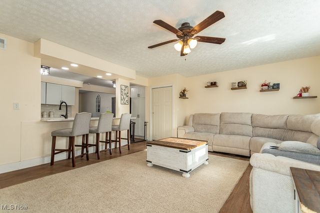 7634 Pinehurst Drive, Mentor On The Lake, OH 44060