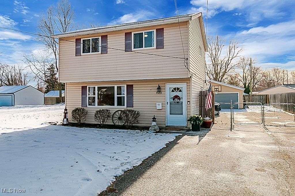 7634 Pinehurst Drive, Mentor On The Lake, OH 44060