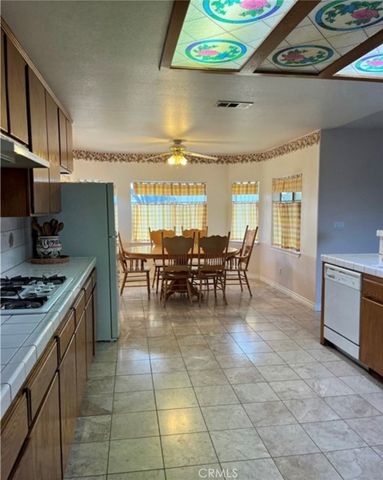 17695 linden st, Hesperia, CA 92345