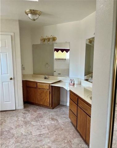17695 linden st, Hesperia, CA 92345
