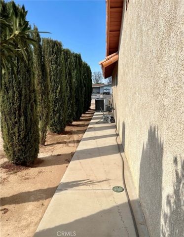 17695 linden st, Hesperia, CA 92345