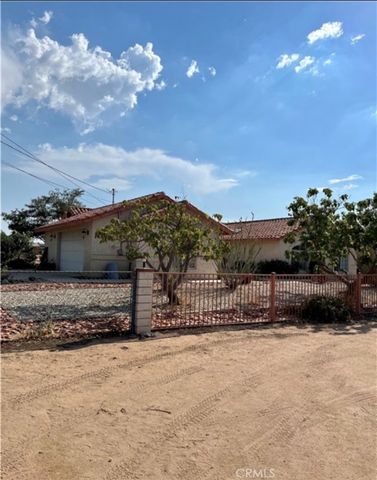 17695 linden st, Hesperia, CA 92345
