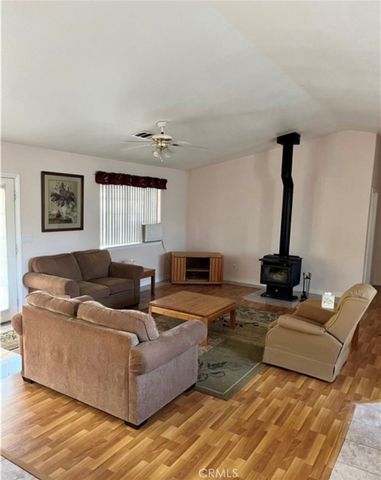 17695 linden st, Hesperia, CA 92345