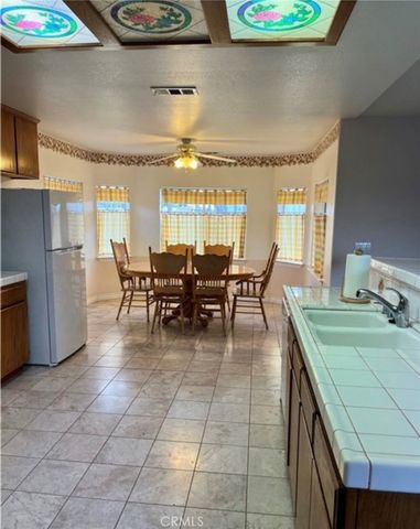 17695 linden st, Hesperia, CA 92345