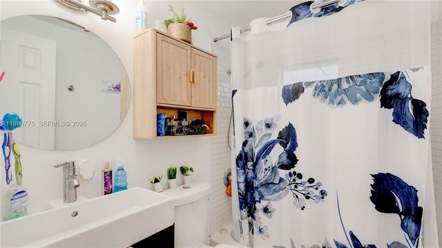 10529 NW 35th Ave, Miami, FL 33147