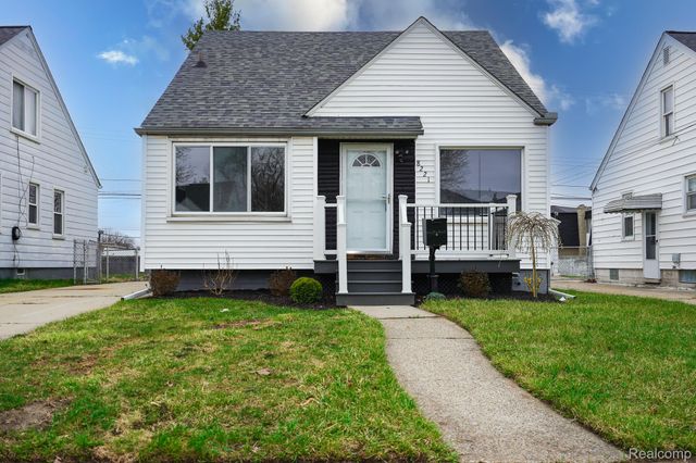 8221 Coolidge, Center Line, MI 48015